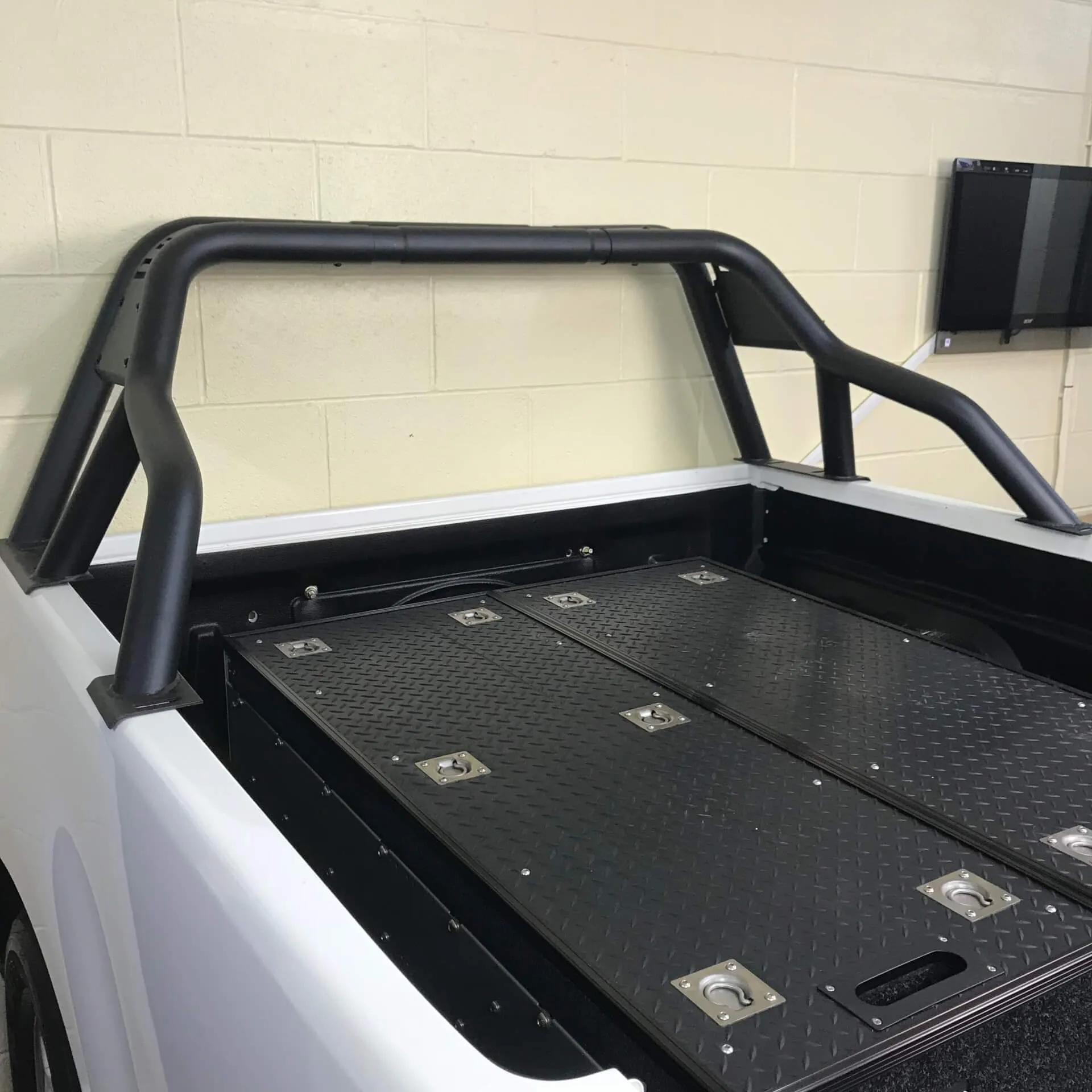 Black Short Arm Roll Sports Bar for the Nissan Navara NP300 2015 