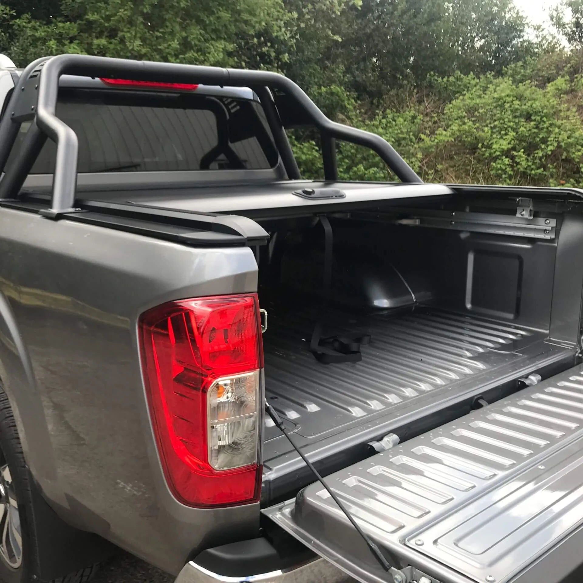 Black Short Arm Roll Sports Bar for the Nissan Navara NP300 2015 