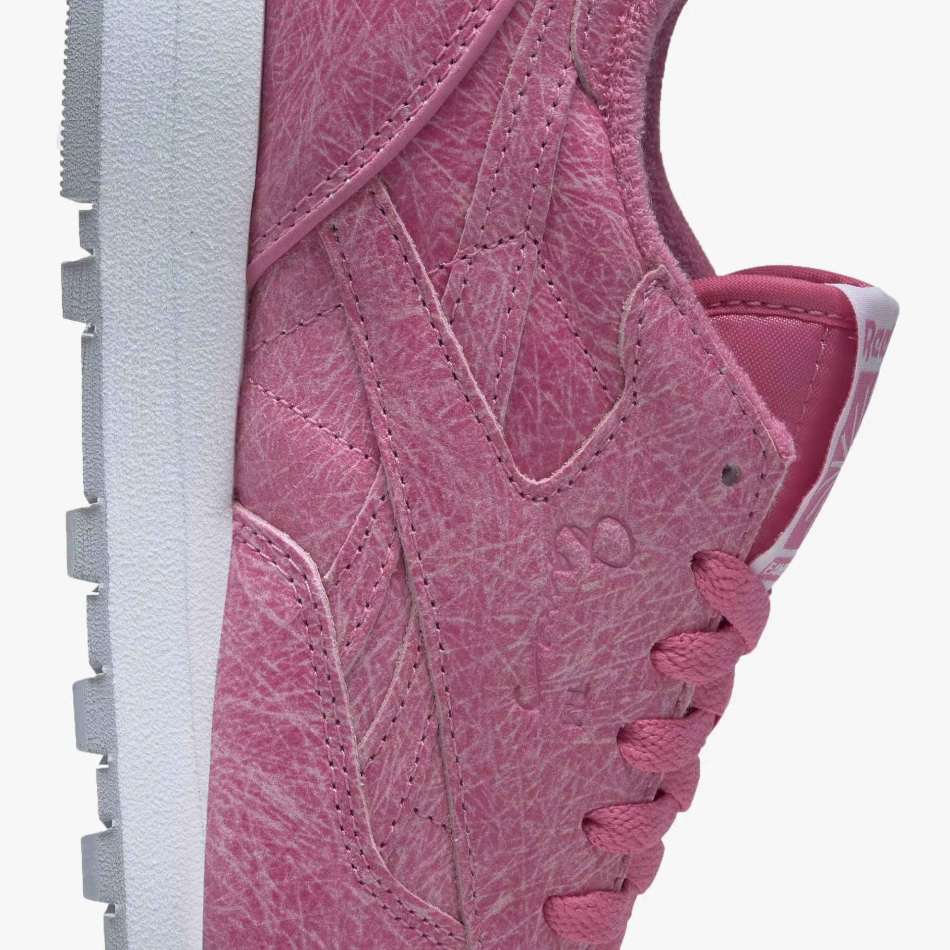 Reebok | EAMES CLASSIC LEATHER  { ASTRO PINK